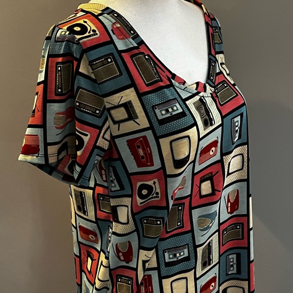 Adorable Retro print t-shirt radio cassette tv print size medium - Picture 6 of 11